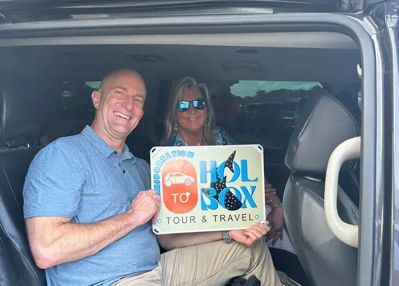 Couple starting their trip with Transportation to Holbox